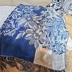 NWOT Pashmina 70% Pashm. 30% Silk  Size 27"x70"